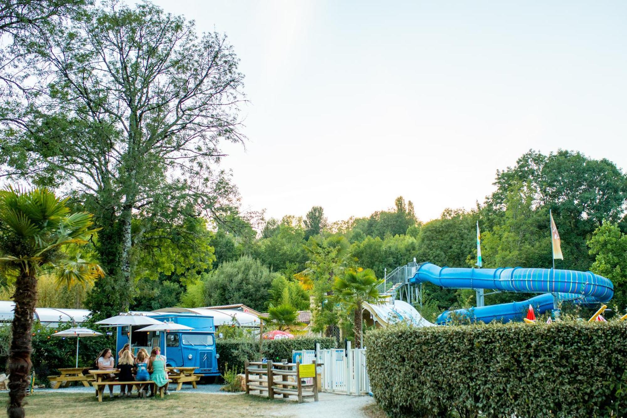 Camping RCN Le Moulin de la Pique Belvès Extérieur photo